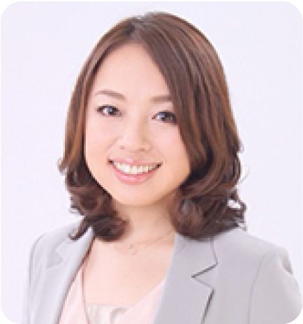 明るい雰囲気の女性講師のプロフィール写真