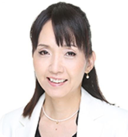 白いジャケットを着た女性講師のプロフィール写真