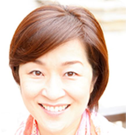 笑顔の女性講師のプロフィール写真