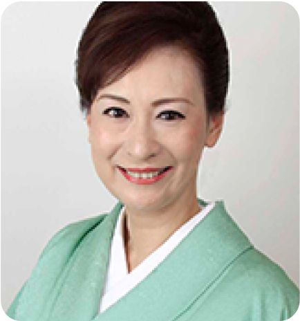 和装の女性講師のプロフィール写真