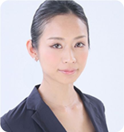 黒いジャケットを着た女性講師のプロフィール写真