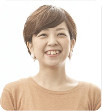 笑顔の女性のプロフィール写真