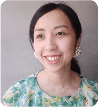 笑顔の女性のプロフィール写真